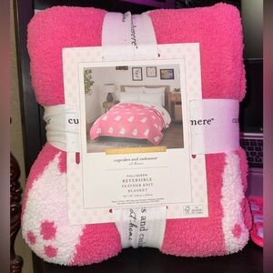 NEW cupcakes and cashmere Pink/white reversible Ghost blanket QUEEN/FULL size